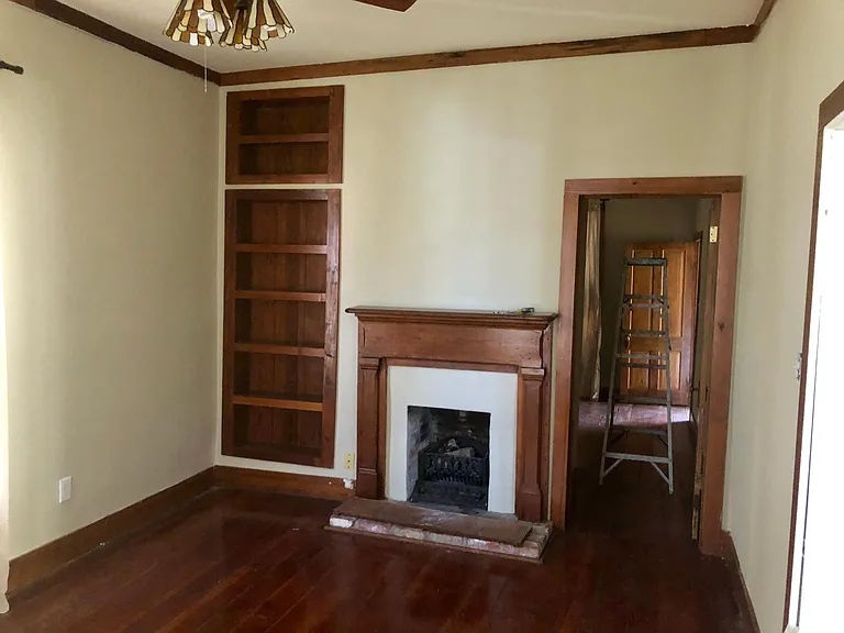 724 1st Ave — Photo 3
