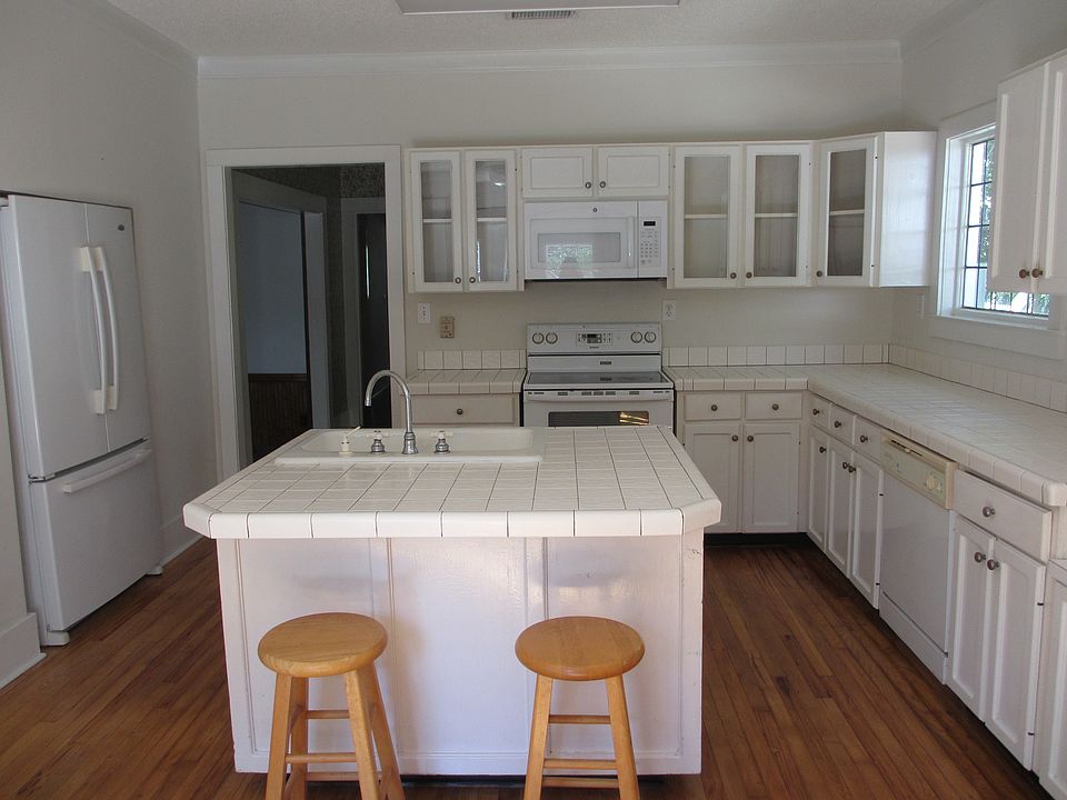2nd image of 1112 Iberville Dr