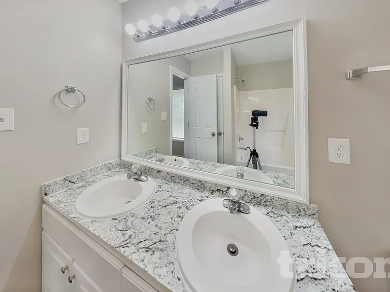 2012 Laurel Leaf Rd — Photo 8