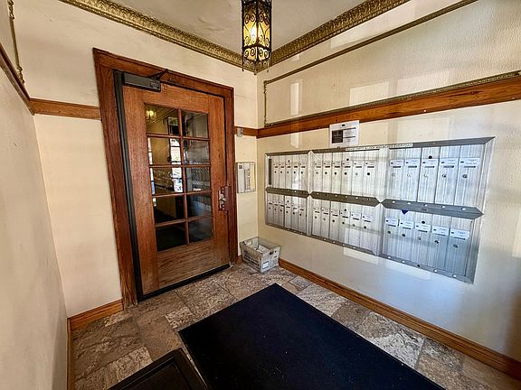 2nd image of 829 N Cass St #D39e46433