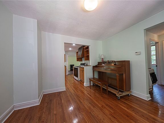3rd image of 50 Center Ave