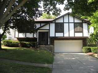 2210 Midhurst Rd, Downers Grove, IL 60516