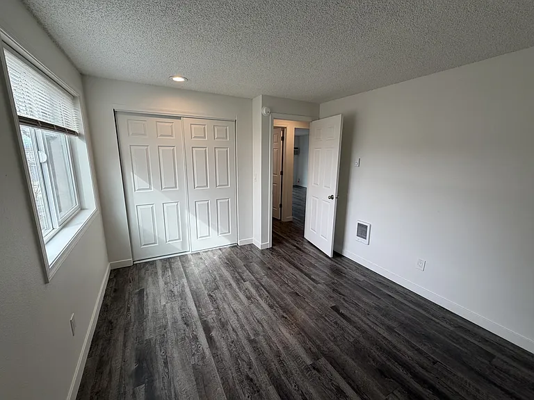 1622 W 7th Ave — Photo 5