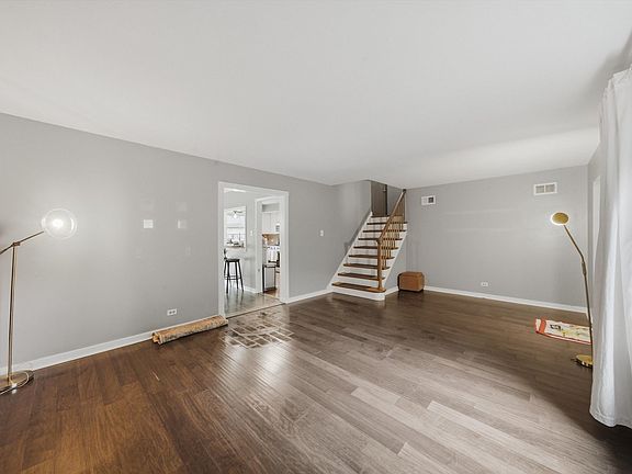5th image of 390 Bartram Rd