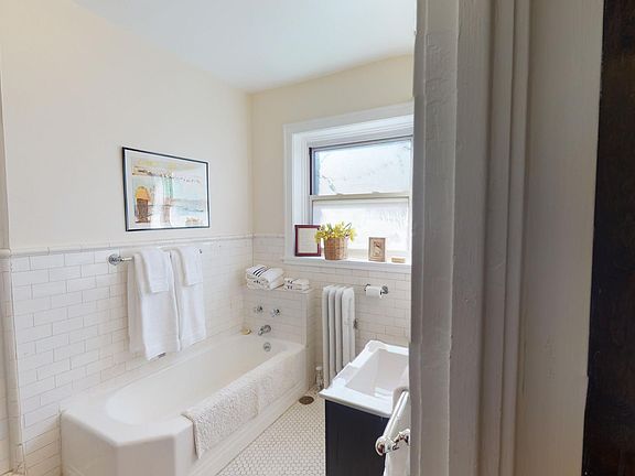 2nd image of 1133 W North Shore Ave #2