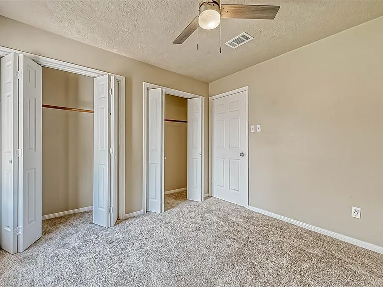 2478 Woodbury St — Photo 27
