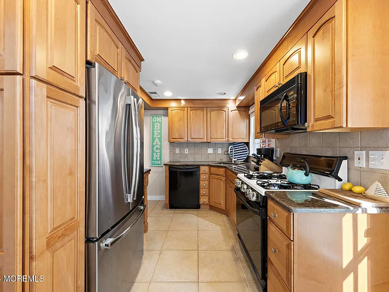 345 Macarthur Ave — Photo 8