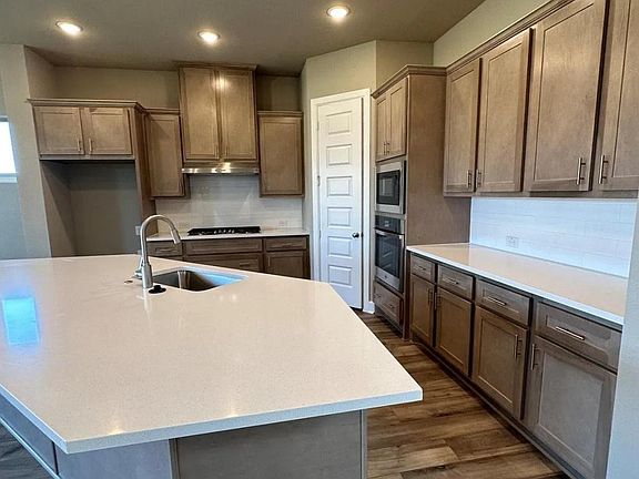 4th image of 2525 Four Roses Dr