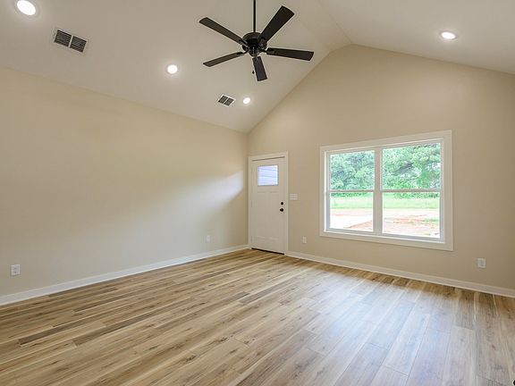 5th image of 454 Crescent Dr