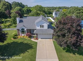 8043 Creston Dr, Freeland, MI 48623
