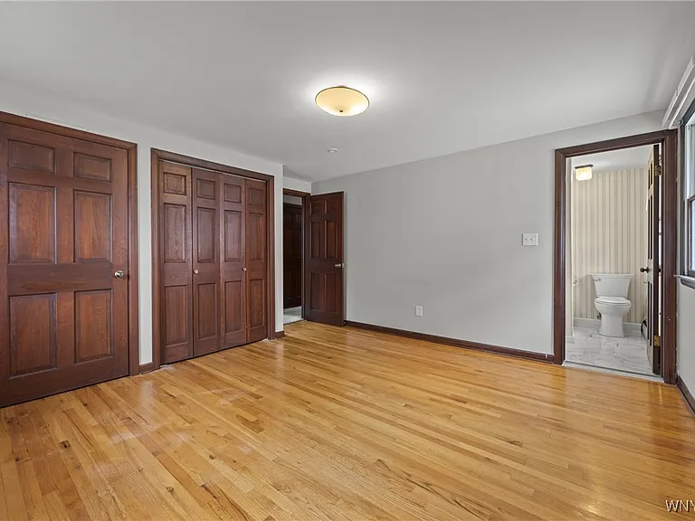 80 Capen Blvd — Photo 14