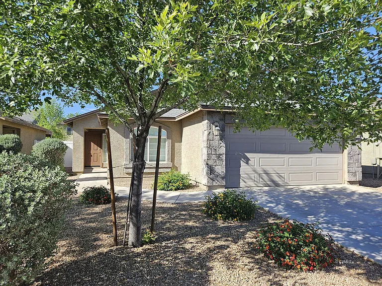1560 E Whirlwind Way — Photo 1