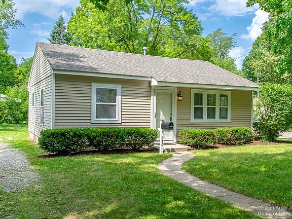3rd image of 843 Starwick Dr