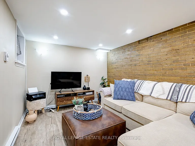 34 Lockwood Rd #BASEMENT — Photo 3