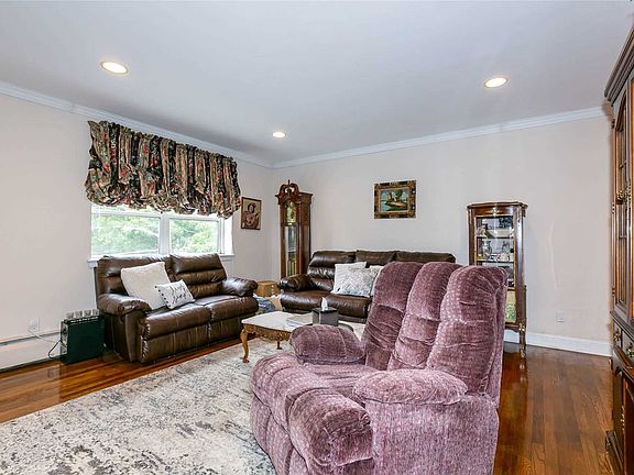 5th image of 1 Wooleys Ln APT 2E
