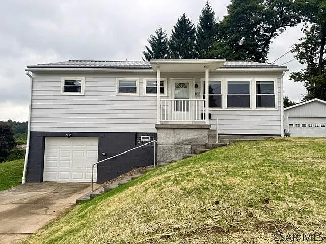 102 Elsie Dr — Photo 1