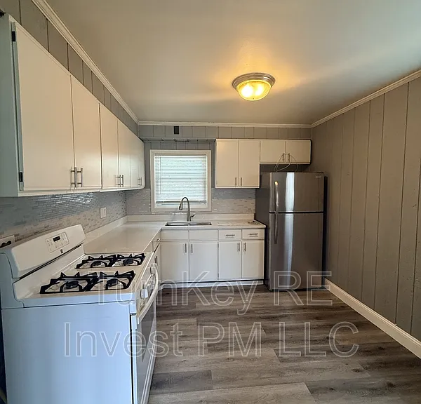126 Nauvoo St — Photo 3