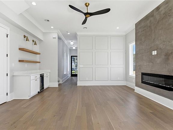 3rd image of 1851 Pratt Dr