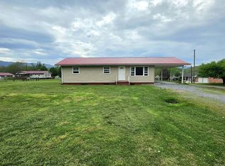 2704 6th Ave E, Big Stone Gap, VA 24219