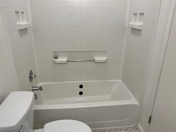 5th image of 567 Shawn Vines Ave