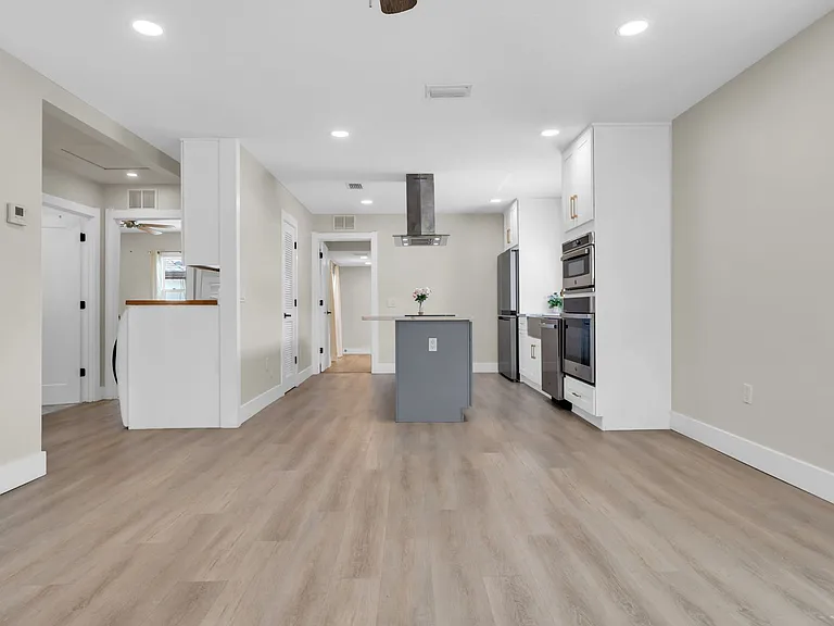 2906 W Nassau St — Photo 8