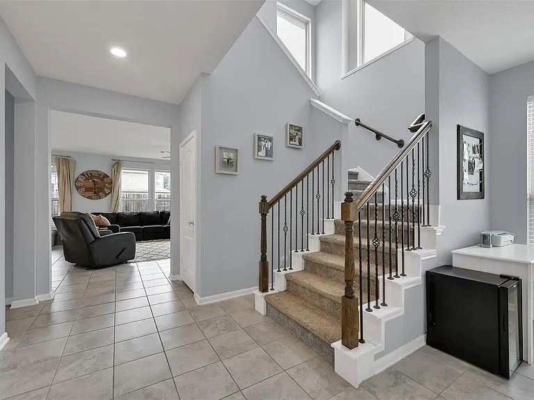 1127 Littleton Ct — Photo 8
