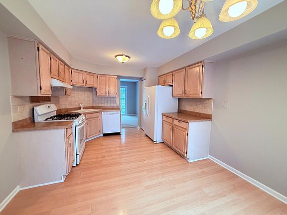 5th image of 117 Stevens Dr