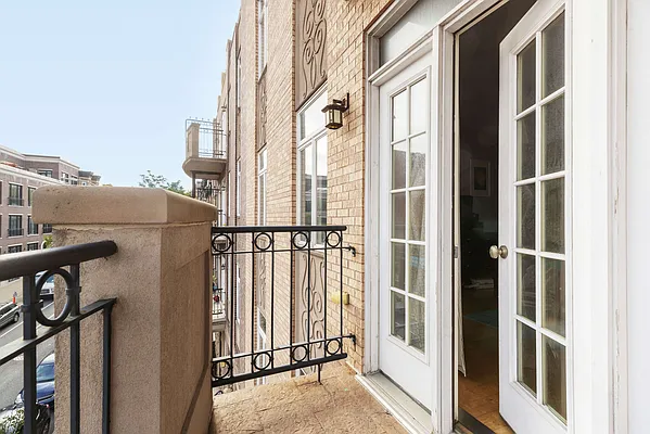 Sold by Compass | media 7