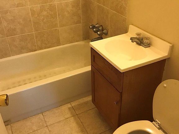 3rd image of 465 E 7th St APT 1g