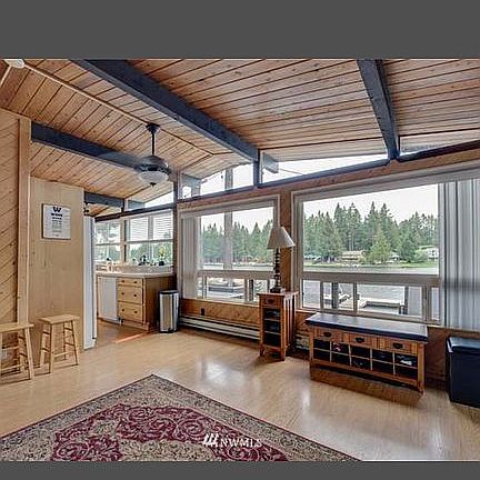 3rd image of 51 E Tregaron Ct