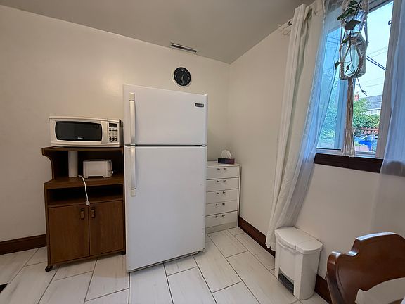 5th image of 69 Whittaker St #2