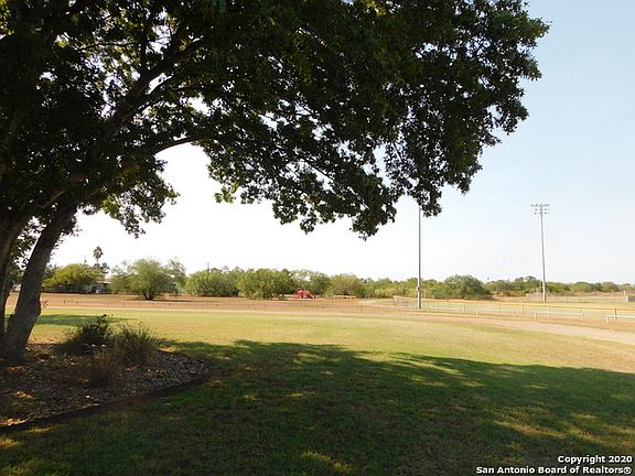 4th image of 428 & 414 W Fm 117