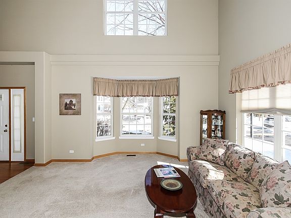 4th image of 1358 N Larkspur Ln