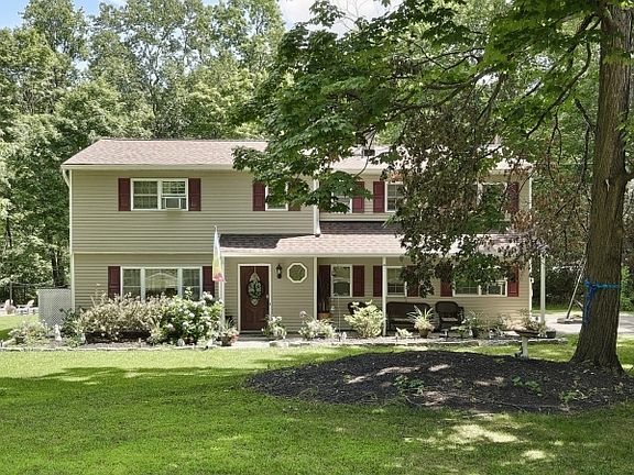 2nd image of 13 Beaver Brook Dr