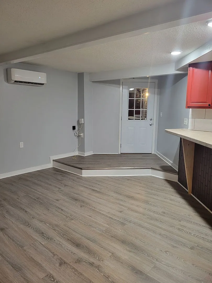 406 W Maple — Photo 2