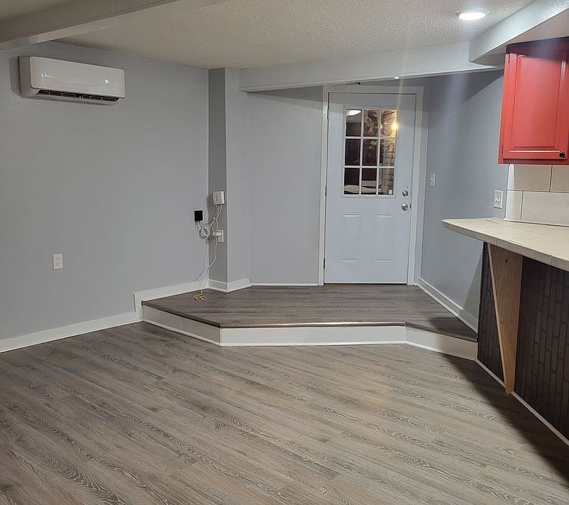 2nd image of 406 W Maple St #7