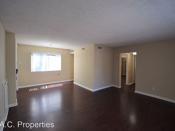 2nd image of 12338 Oxnard St APT 104