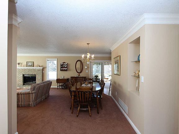 5th image of 625 Winthrop Ln