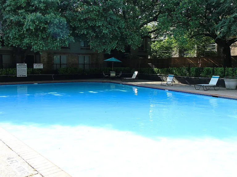 Preston Racquet Club Apartments — Photo 13