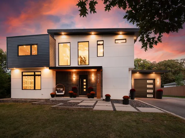 9141 S 83rd Ave, Hickory Hills, IL 60457