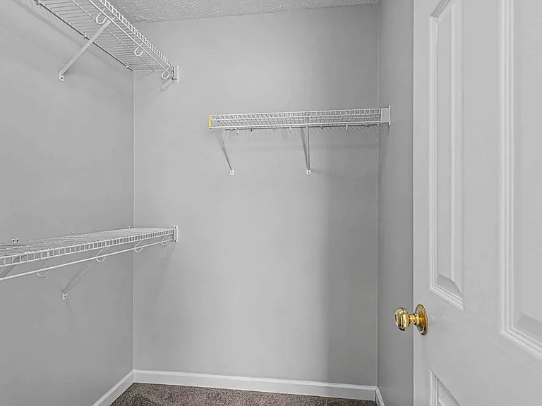 209 Lansing Ct — Photo 28