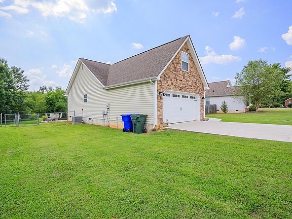 5th image of 311 Gladstone Dr