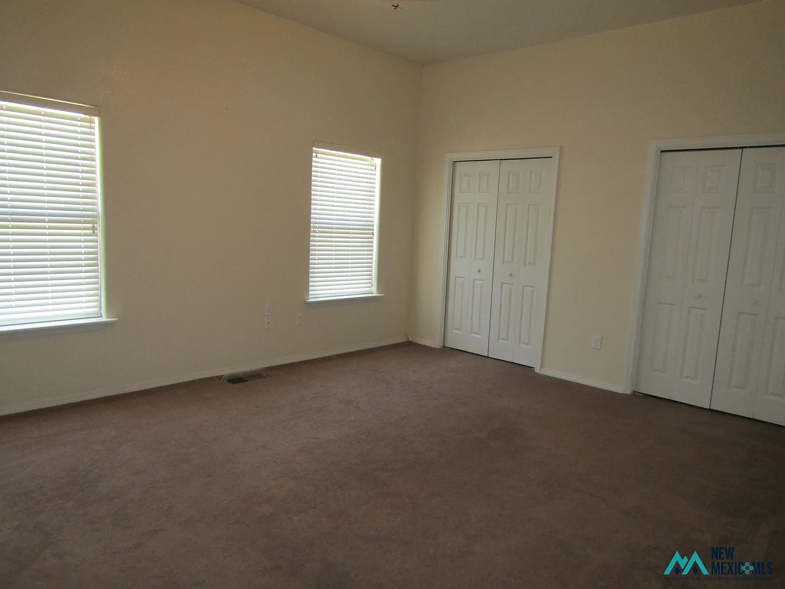 3 bed, 3.0 bath, 2580 sqft, $1,900 — Photo 3