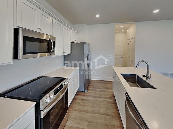 4th image of 1004 Heritage Blvd