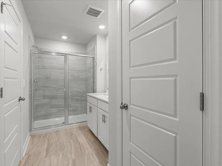 855 Ernest Ln — Photo 8