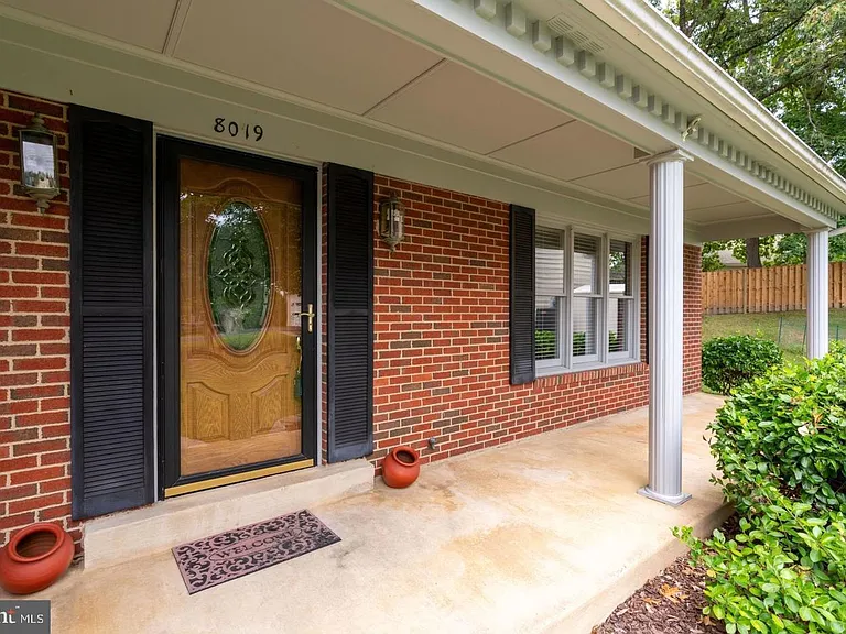 8019 Daffodil Ct — Photo 4