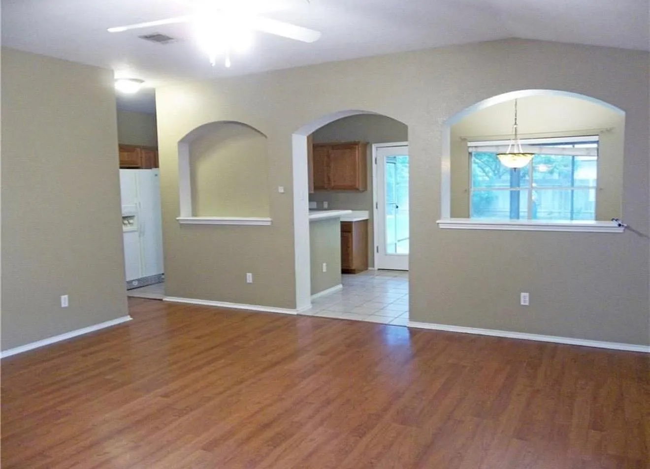 2 bed, 2.0 bath, 1557 sqft, $1,850 — Photo 3