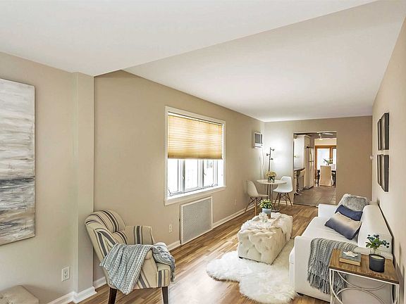 3rd image of 1001 Auburn St