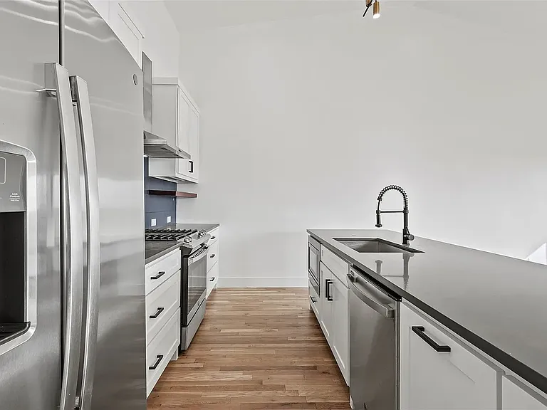 2120 Lovedale Ave #101 — Photo 8