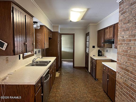 5th image of 102 Crocus Ln